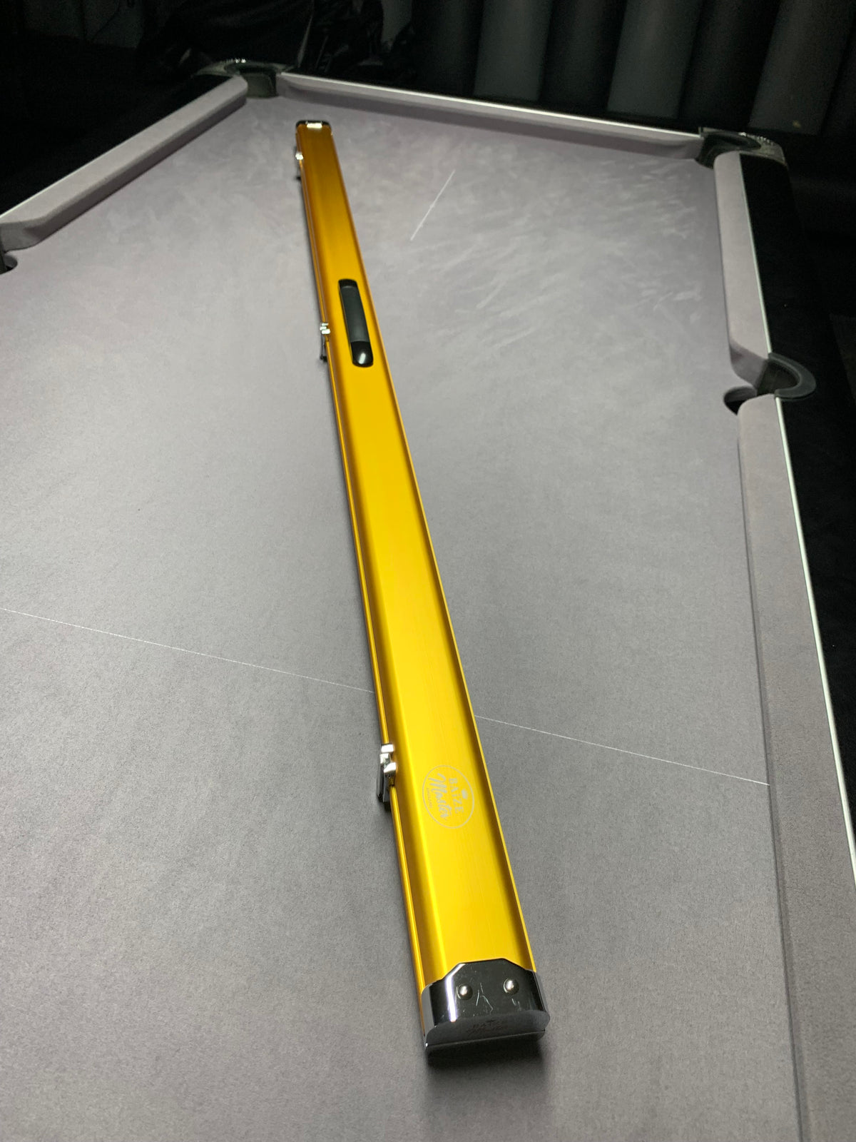 BAIZE MASTER SATIN LINE 1PC LUXURY ALUMINIUM CUE CASE - HOLDS 2 X 1PC CUES - GOLD