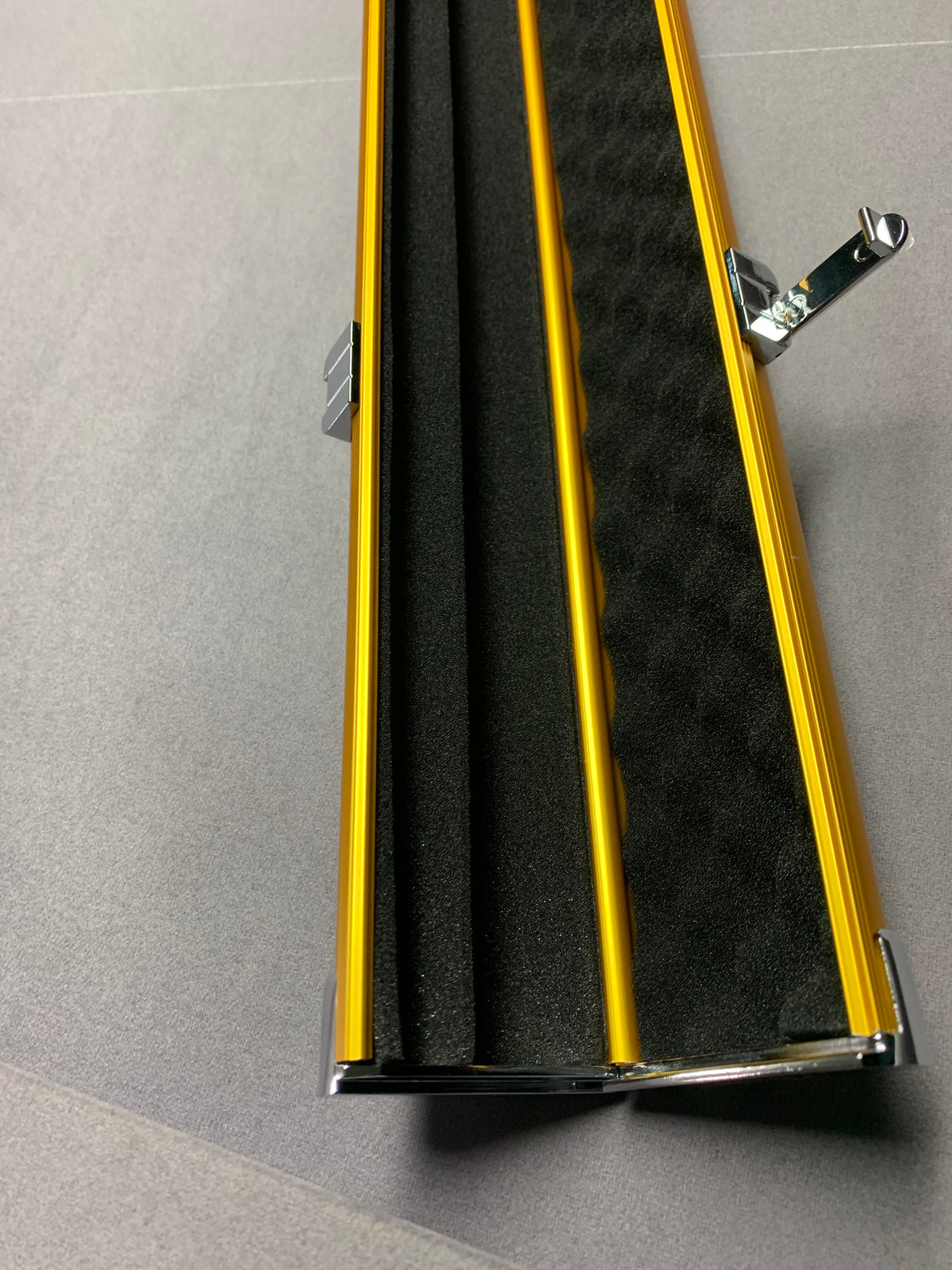 BAIZE MASTER SATIN LINE 1PC LUXURY ALUMINIUM CUE CASE - HOLDS 2 X 1PC CUES - GOLD