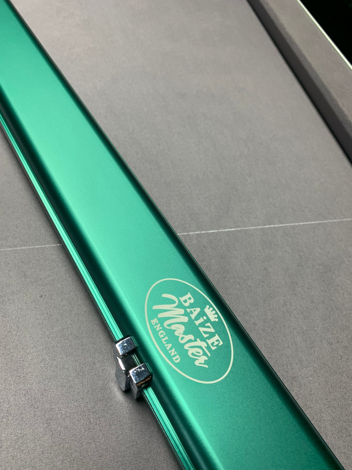 Baize Master Prestige 1 Piece Luxury Metal Cue Case - Holds 2 x 1 Piece Cues - Alpine Teal