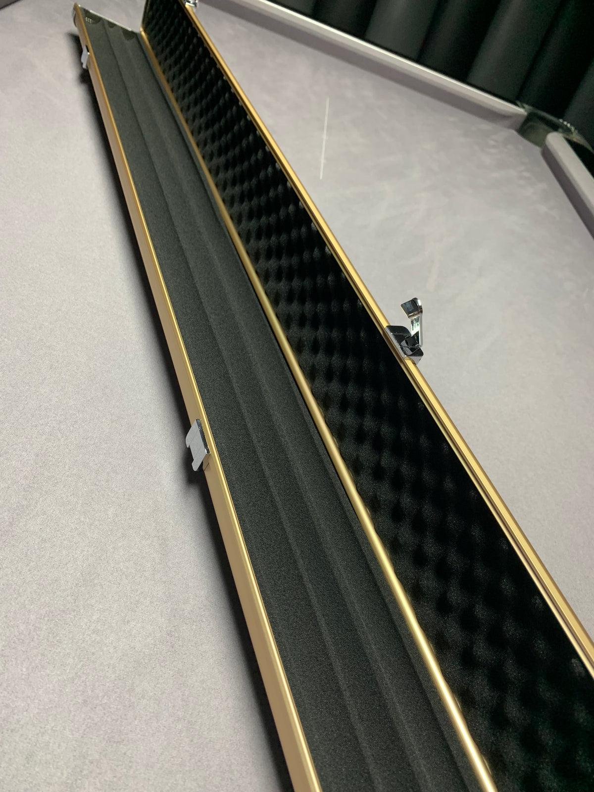 BAIZE MASTER SATIN LINE 1PC LUXURY ALUMINIUM CUE CASE - HOLDS 3 X 1PC CUES - ROSE GOLD