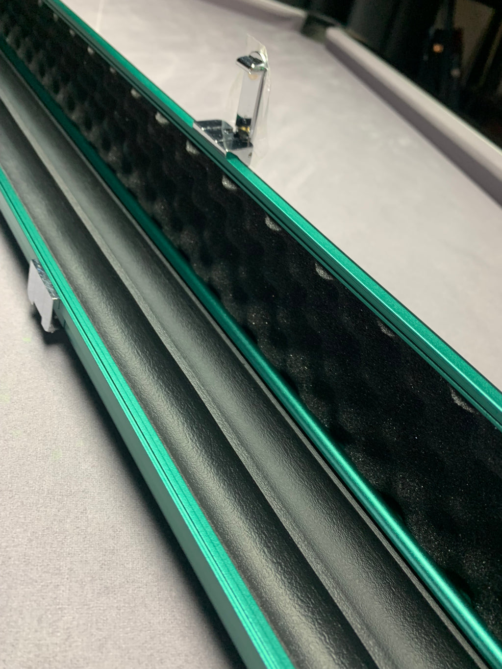 Baize Master Prestige 1 Piece Luxury Metal Cue Case - Holds 2 x 1 Piece Cues - Alpine Teal