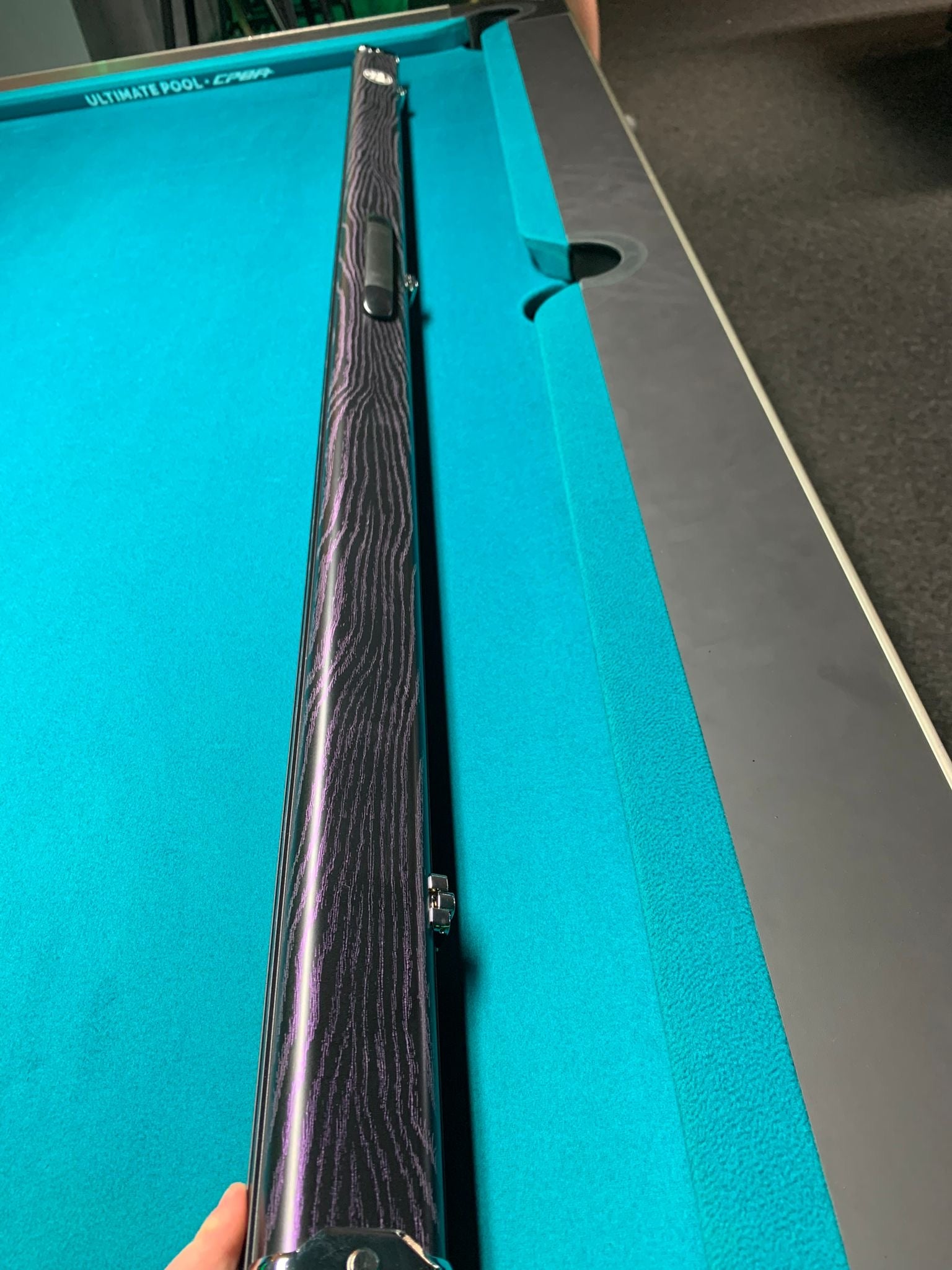 BAIZE MASTER WOODGRAIN PRO PURPLE VAIN ALUMINIUM ONE PIECE CUE CASE METAL ENDS - HOLDS 2 CUES