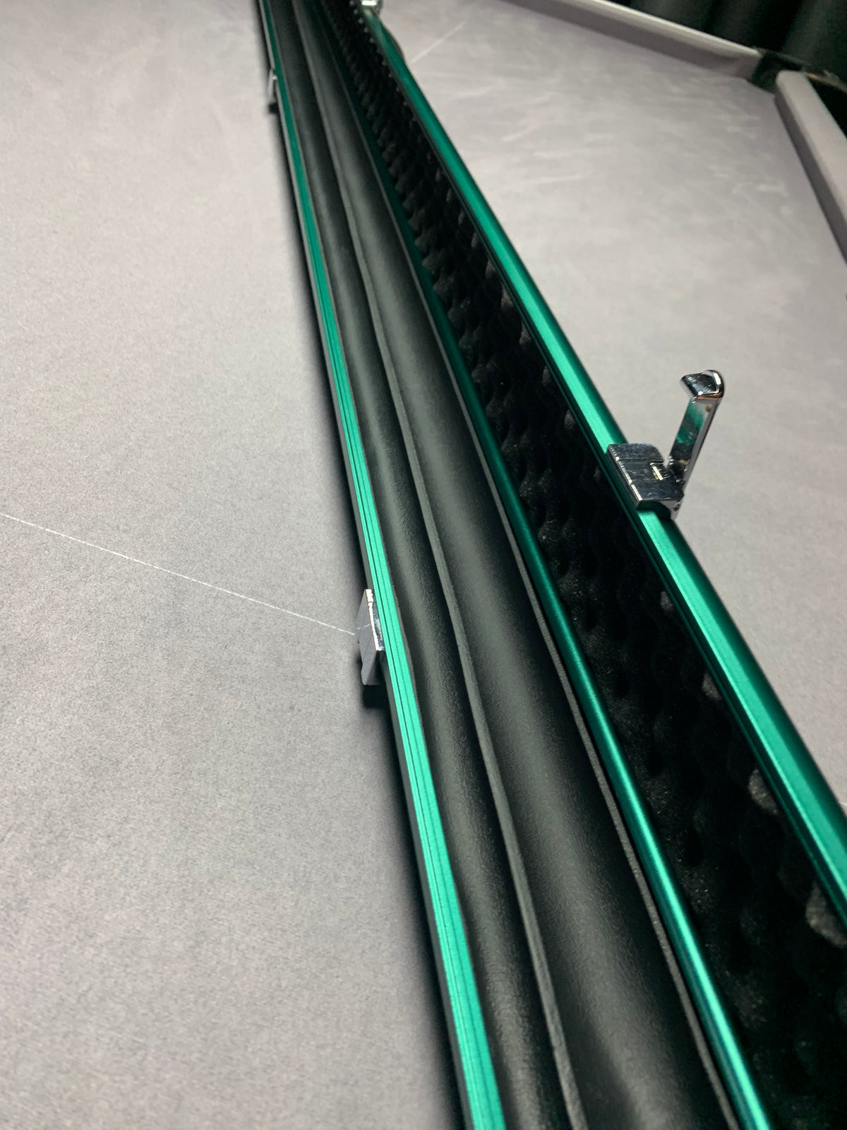Baize Master Prestige 1 Piece Luxury Metal Cue Case - Holds 2 x 1 Piece Cues - Alpine Teal