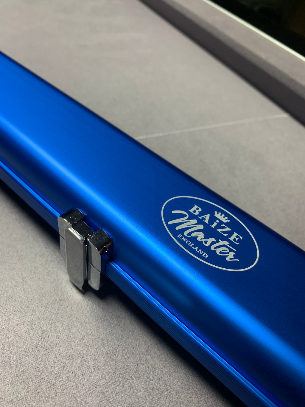 BAIZE MASTER SATIN LINE 1PC LUXURY ALUMINIUM CUE CASE - HOLDS 2 X 1PC CUES - ELECTRIC BLUE