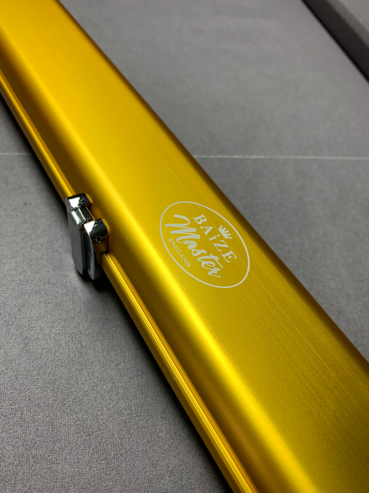 BAIZE MASTER SATIN LINE 1PC LUXURY ALUMINIUM CUE CASE - HOLDS 2 X 1PC CUES - GOLD