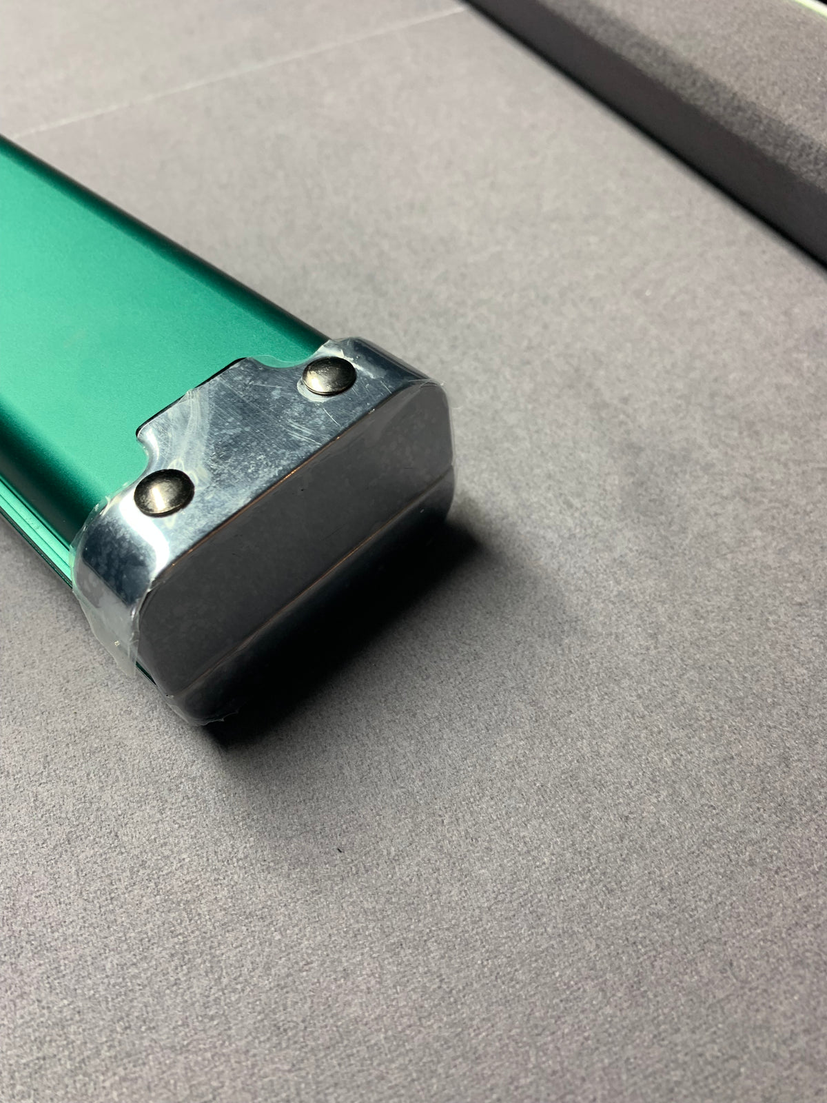 Baize Master Prestige 1 Piece Luxury Metal Cue Case - Holds 2 x 1 Piece Cues - Alpine Teal